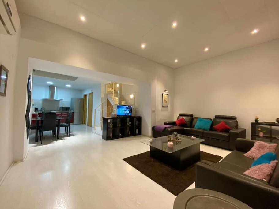 Luxury Complete Building In The Heart Of إشبيلية المظهر الخارجي الصورة