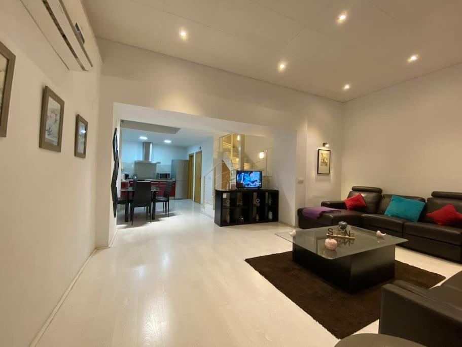 Luxury Complete Building In The Heart Of إشبيلية المظهر الخارجي الصورة